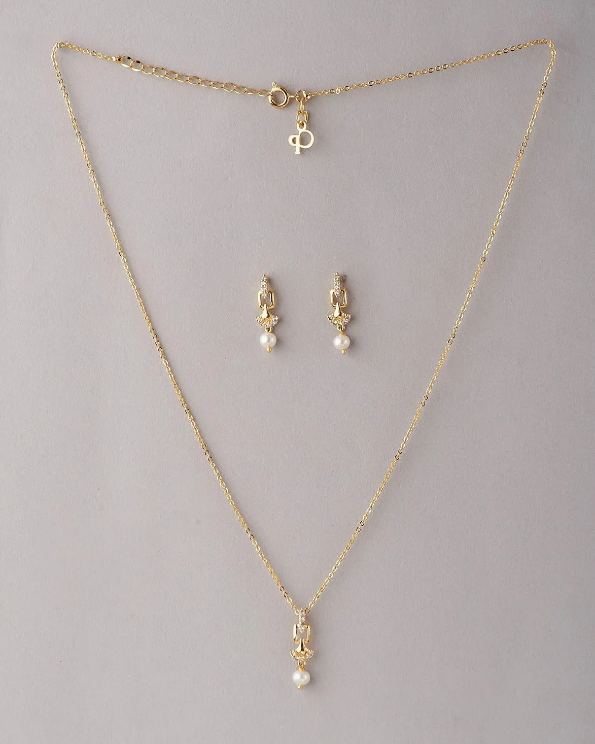 A cute pendant matched with golden polish chain with matching earrings.
