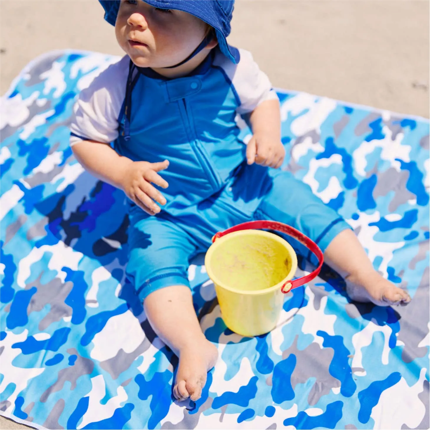 UPF 50  Sunscreen Towel : Blue Camo